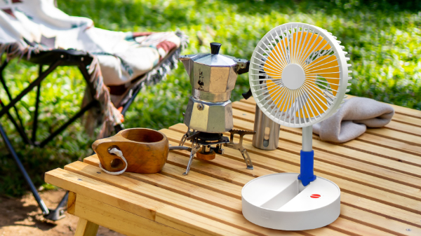 【使い勝手◎】暑い時期のキャンプ必携！軽量小型扇風機。小型でおしゃれなだけでなく機能性もばっちり！